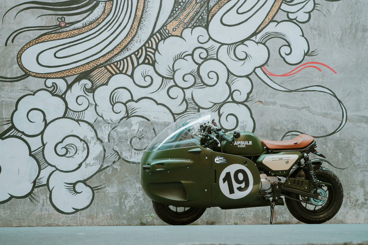 Ryo_Saeba_3's tweet image. La société japonaise GANESHA + propose une réplique fonctionnelle de la moto GC-MK000 Monkey Racer de Bulma dans Dragon Ball.
Le prix : 1,77 millions de yens (~10 000€).
#DragonBall #Japon