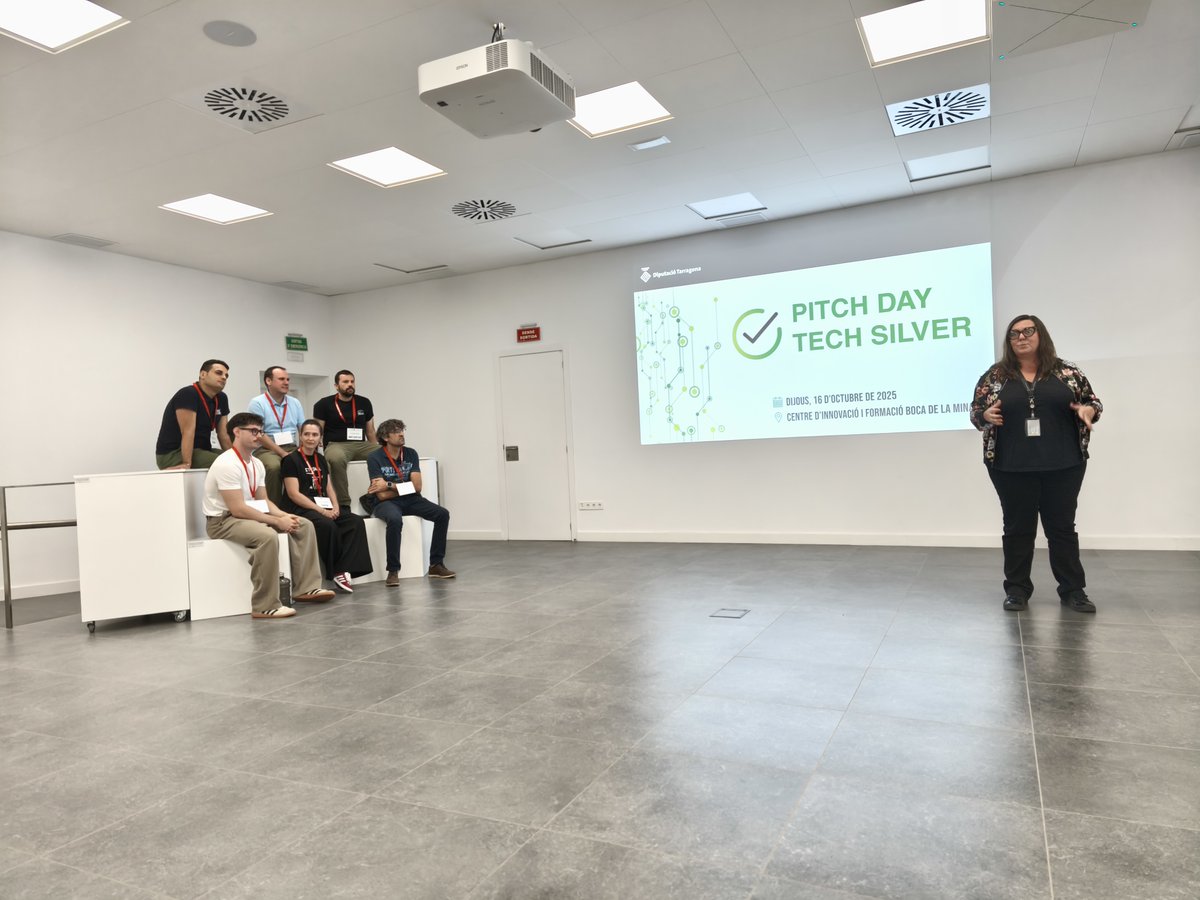 LEADERdelCamp's tweet photo. Avui hem participat al Pitch Day #TechSilver organitzat per la @Dipta_cat dins el projecte #RedelRuralSilver.

Sis iniciatives innovadores han presentat solucions tecnològiques per millorar la qualitat de vida de les persones silver en zones rurals🌿

Gràcies per convidar-nos😉 https://t.co/J19iR5foyR