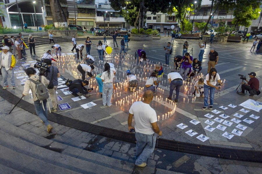 #JoséGregorioHernández, el #médico #venezolano #venerado como #santo desde hace un siglo
n9.cl/pxbu7
#16Oct EFE Cuya canonización ha sido durante años uno de los pocos puntos de unión entre #chavistas y #opositores en medio de la #polarización #Politica