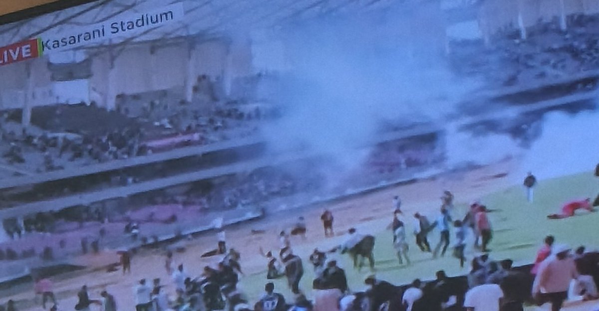 DanChepta's tweet photo. The People's President,Raila Odinga, 

Was met with tear gas one last time at Kasarani Stadium.

Weuh 😂😂😂 https://t.co/lWkxlfsS7A