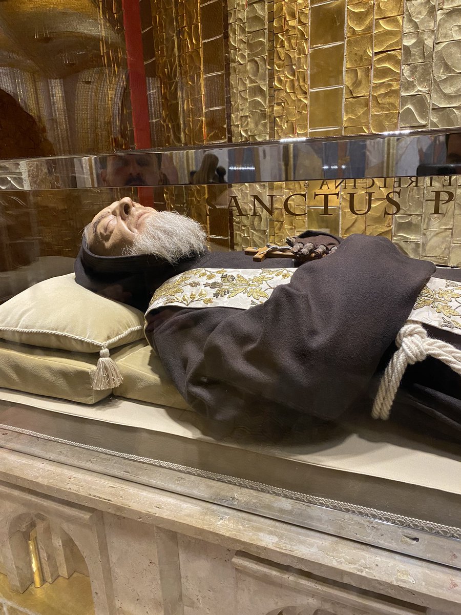 SimpleMenBlog's tweet image. Catholicism goes so hard.
San Padre Pio, Ora pro Nobis.