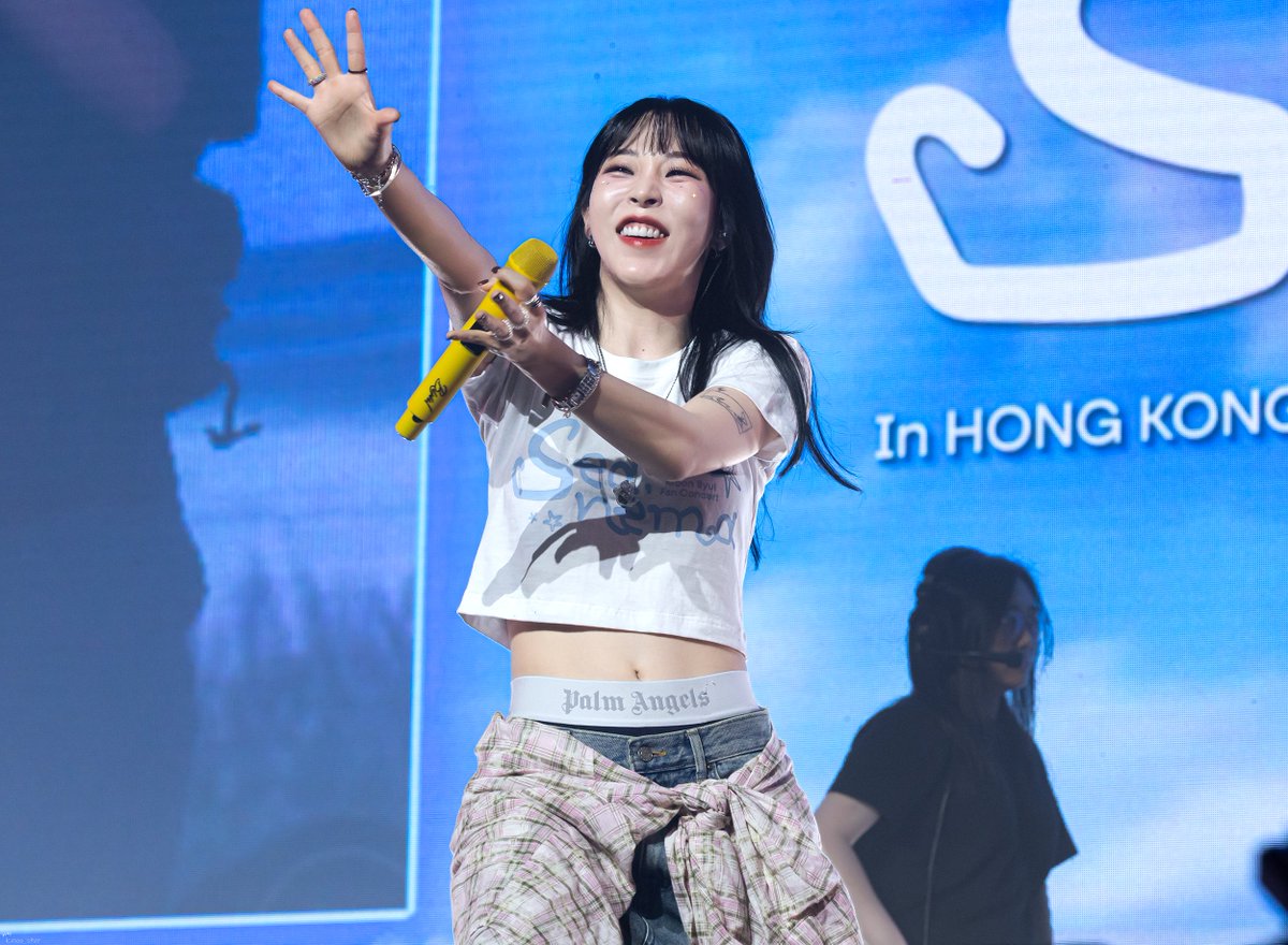 [ Moonbyul 문별🐹 ]                               
250907 Fan Concert [sea;nema] In Hong Kong (4)   
🐹🫶

#문별 #MoonByul #ムンビョル