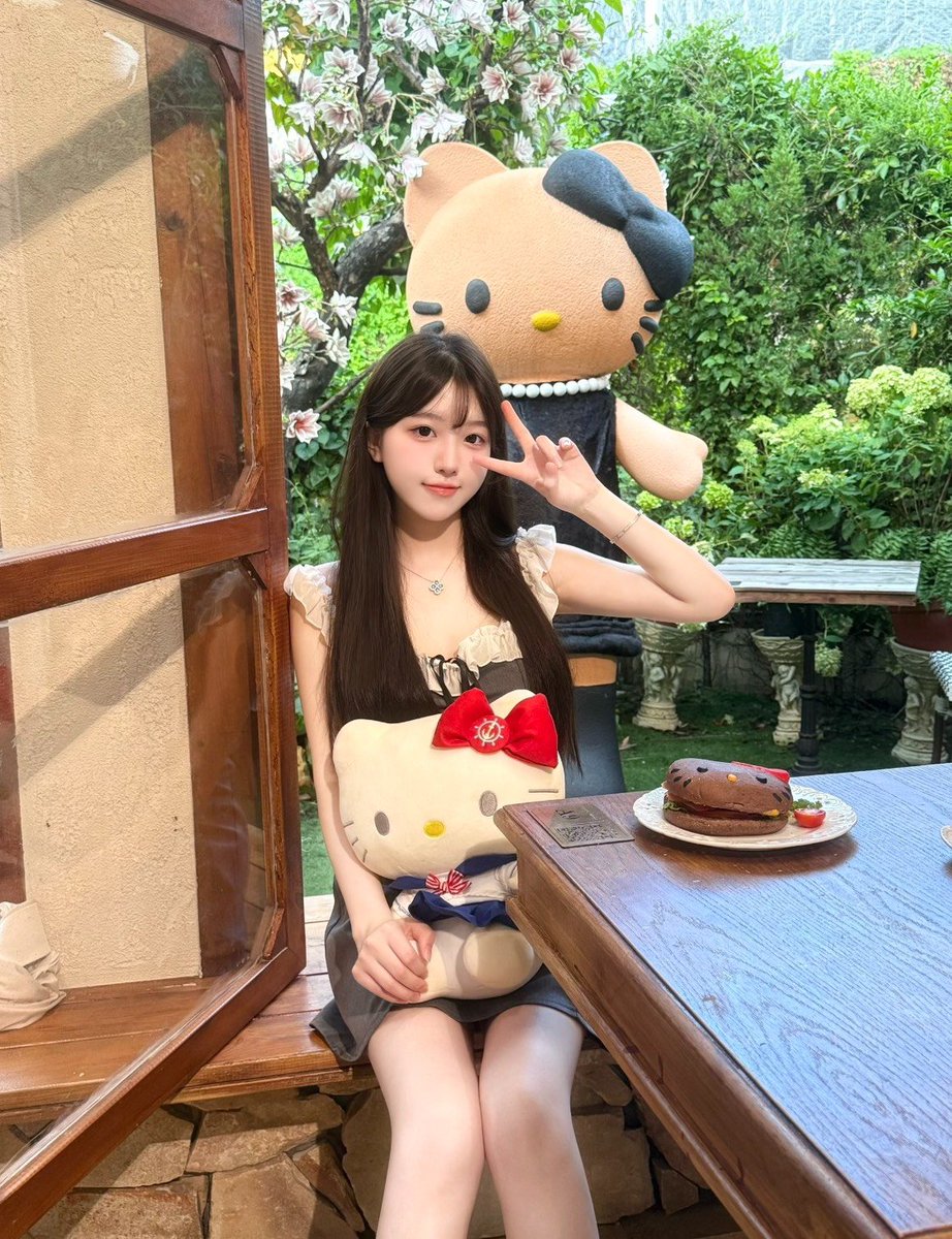 今天想好吃什么了吗？
要不要过来吃鲍鱼？
姐姐下面加鲍鱼给你吃
#新加坡 🇸🇬
#马来西亚 🇲🇾