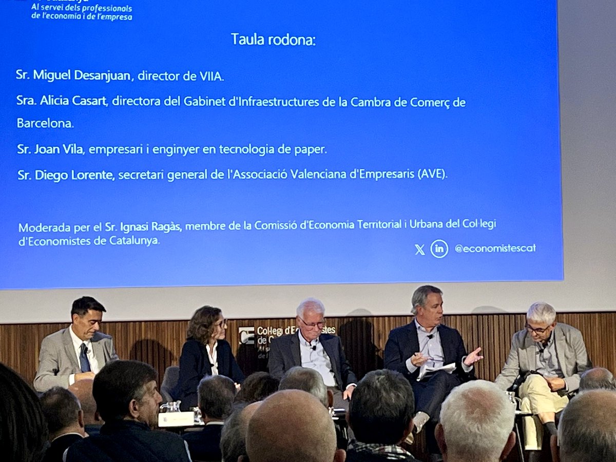 📸 El secretario general y director de <a href="/AVEmpresarios/">AVE</a>, <a href="/_diegolorente/">Diego Lorente</a>, y el experto en transporte de mercancías de #QuieroCorredor, Xavier Lluch, participaron ayer en 'Mercaderies per ferrocarril, de debò?', organizado por <a href="/economistescat/">Col·legi d'Economistes de Catalunya</a> 👇