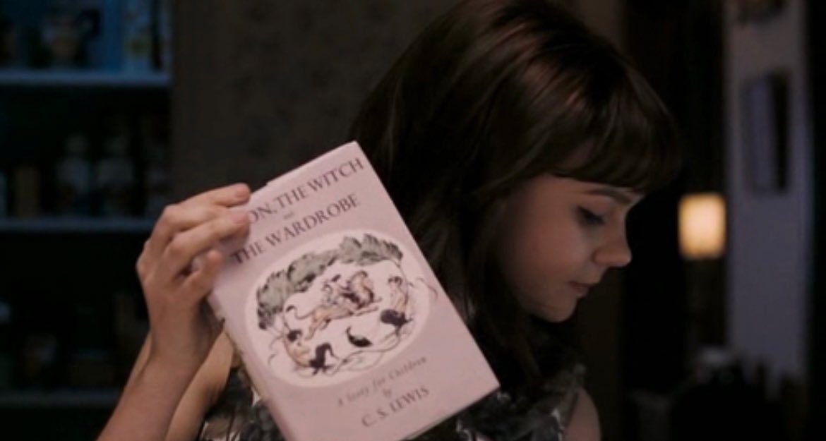 hourlymulligan's tweet photo. Happy #NarniaDay to those who celebrate!! 🥹🦁📖

Carey Mulligan as Jenny Mellor in ‘An Education’ (2009).

So excited to finally see her join Narnia's magical world in Greta Gerwig's upcoming film! https://t.co/vYVLAUdNOw