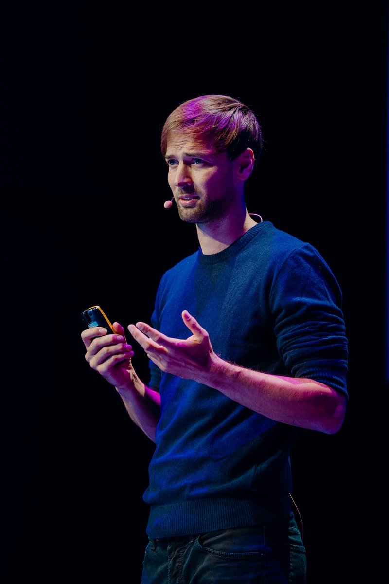 make_hq's tweet image. Here’s a taste of the action so far at #Waves25 ⚡️

🚀 Kickoff Keynote: Make leaders shared the latest in AI and automation - plus new features that give you more control and flexibility than ever.

→ Watch the keynote: ma.ke/4qd8G6G