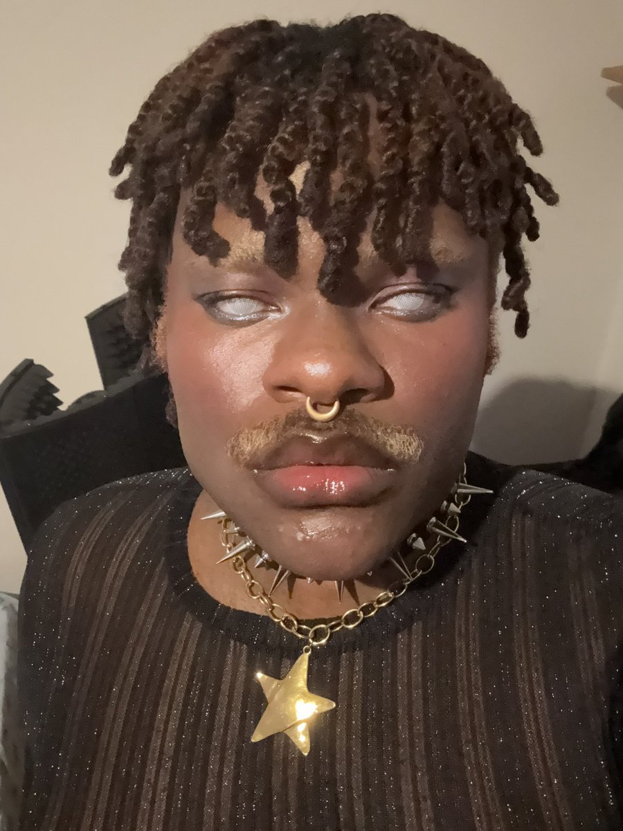 fimlex2's tweet image. Who de børn these people😭😭😭😭