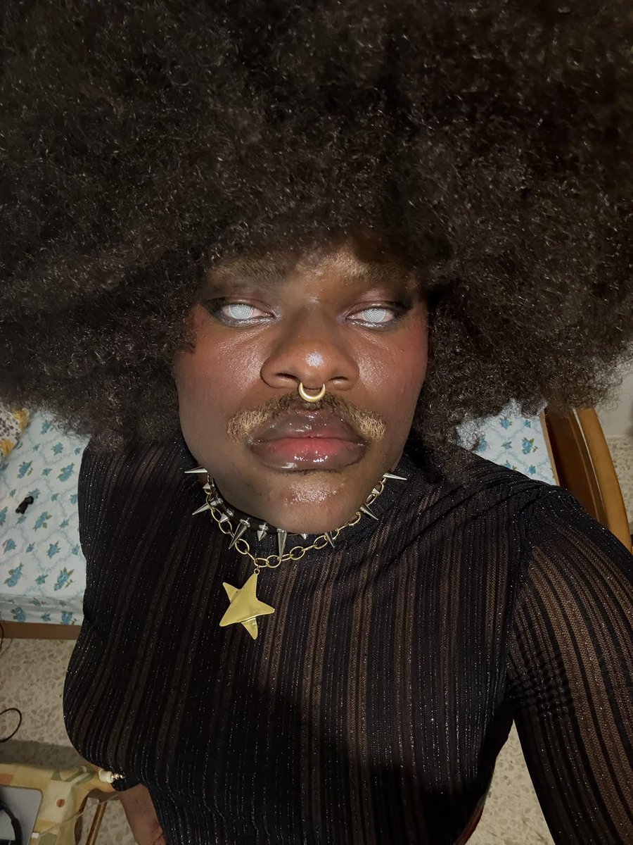 fimlex2's tweet image. Who de børn these people😭😭😭😭