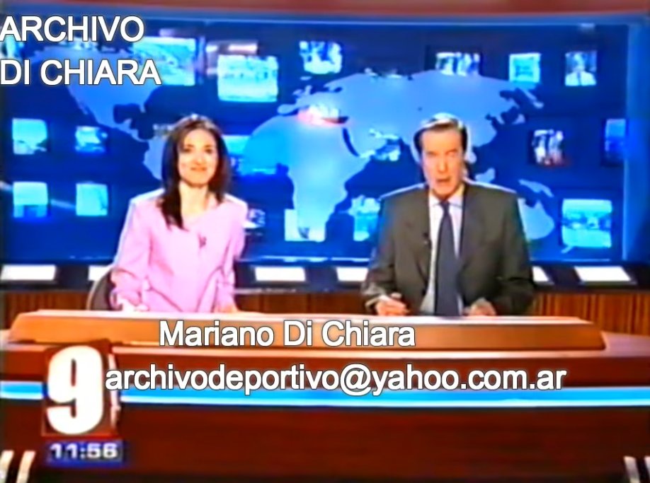 archivodebronce's tweet photo. El decorado era exactamente el mismo de Azul Noticias, estrenado en 1999, con un mínimo cambio: el vidrio del fondo perdió su opacidad y la mesa ganó detalles. https://t.co/cbpMoB2hTK