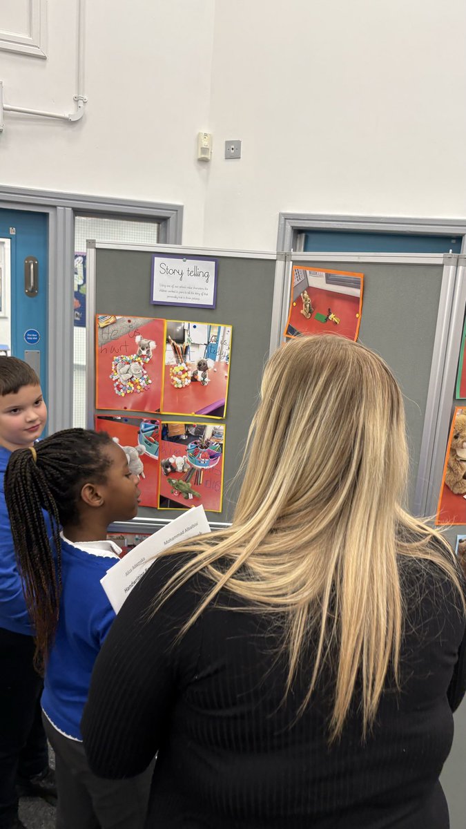 Fosse_TMET's tweet image. After setting up, photography club are welcoming staff for a pre-opening #fmphotography #exciting #fmcommunity