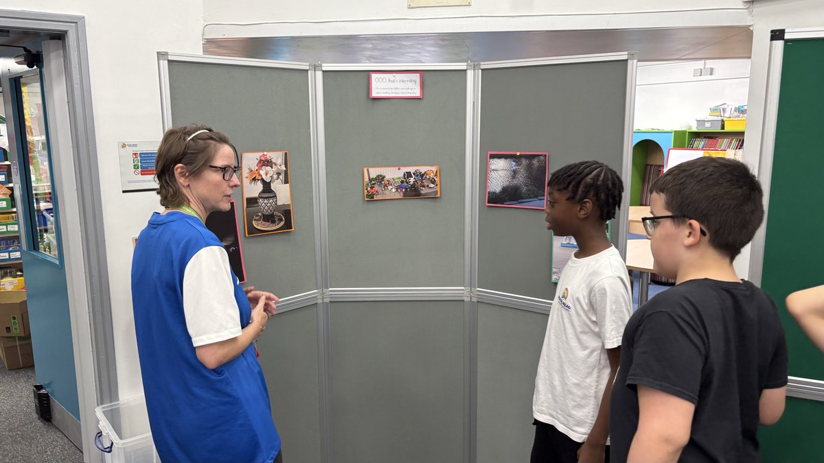 Fosse_TMET's tweet image. After setting up, photography club are welcoming staff for a pre-opening #fmphotography #exciting #fmcommunity