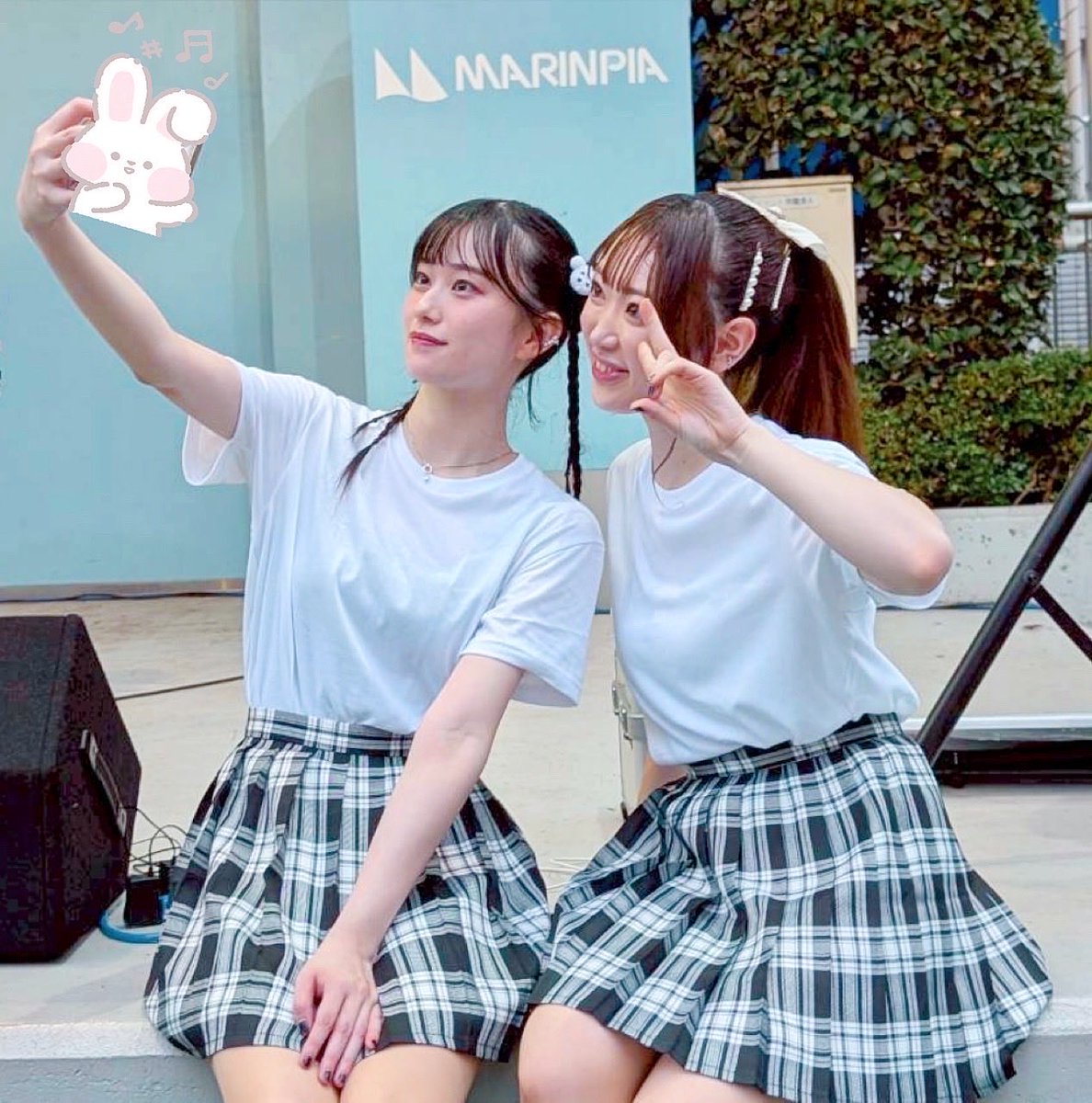 本日はギターMAYUKOとベースNOA🎸
2人のオフショをお届けします🤲

実はティアーズメンバーのサイン、それぞれ動物が入っているんです‼︎

全部答えられるかな⁇答えは明日の投稿で👋

#てぃあーず #はろーてぃあーず
#ガールズバンド　#バンド女子　#ギター女子　#ベース女子