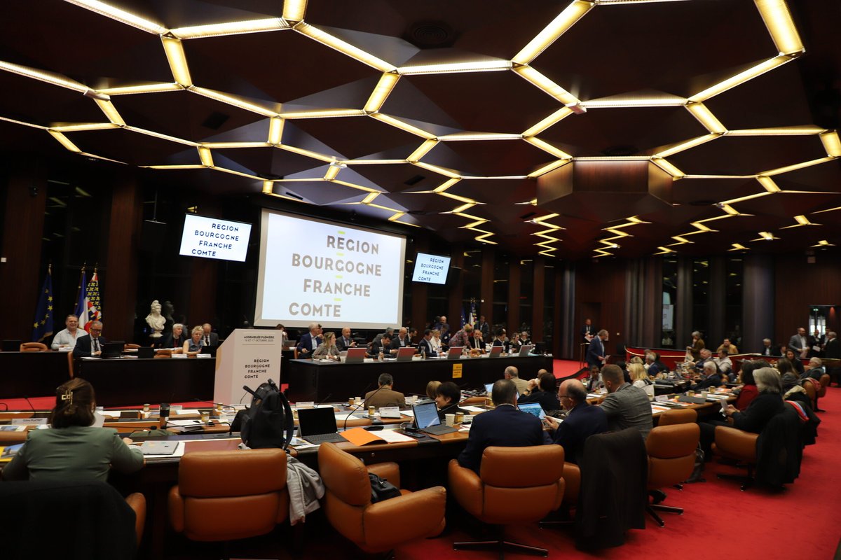 Région Bourgogne-Franche-Comté (@bfc_region) on Twitter photo Suivez la retransmission en direct de l'assemblée plénière #PLENBFC sur notre chaîne YouTube 👇
youtube.com/watch?v=6DcPi1… Suivez la retransmission en direct de l'assemblée plénière #PLENBFC sur notre chaîne YouTube 👇
youtube.com/watch?v=6DcPi1…