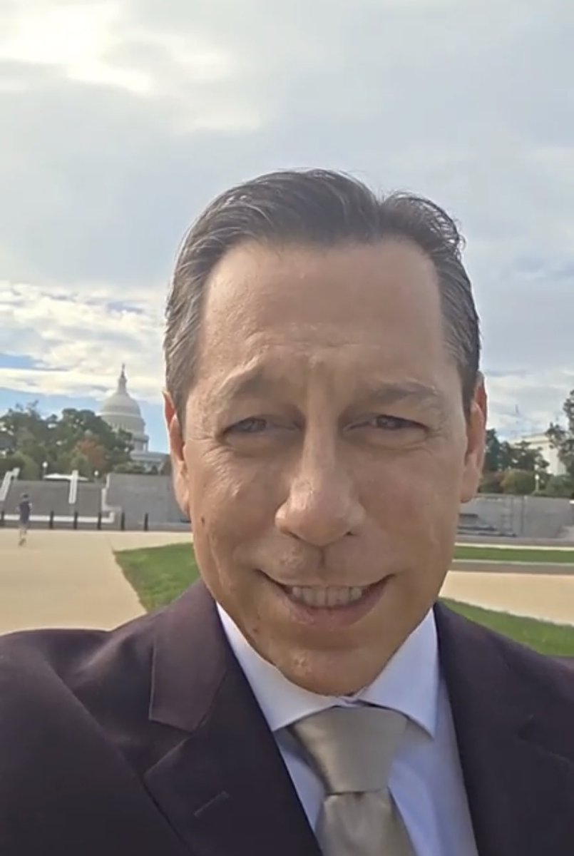 Un poco de maquillaje para tapar los barros en la frente y la cara!!!! Todo por la belleza 😘💅🏻