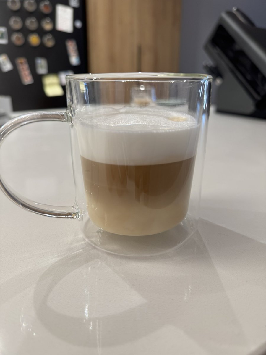 commitmentsux's tweet image. the joys of experimenting on a lazy morning… ou dsara dial going for not one, but two drinks back to back 🥹
Also random thought… tw7cht yoka sushi et les legumes râpés et sautés dialhoum