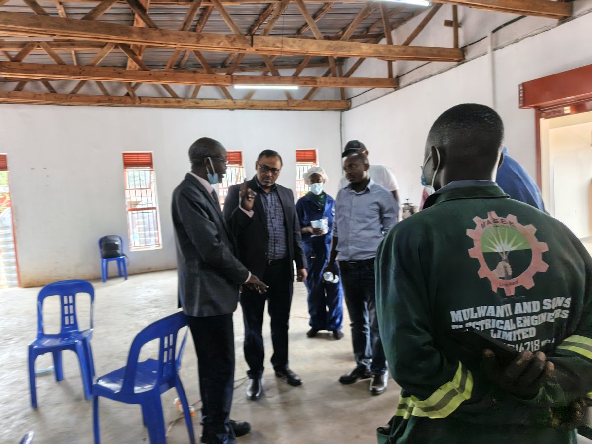 BusitemaUni's tweet photo. Installation and testing of the @BusitemaUni  SMEP BANATEX-EA equipment at TEXFAD to produce spinnable banana fiber. The first of its kind in the world. 
Busitema Team under this Program is led by Dr @Edwinkam11 , @DrYasirNawab @kamaliaunivers1 @SouthSouthNorth @texfad_ @ButegaO https://t.co/9OsaC33stj