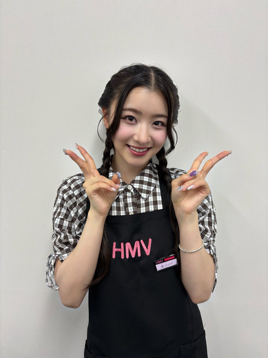 8205 杏ジュリア 菅田愛貴 吉川ひより 生写真 4枚セット 左から菅田愛貴、吉川ひより。 - 超ときめき♡宣伝部「私たちを横アリ