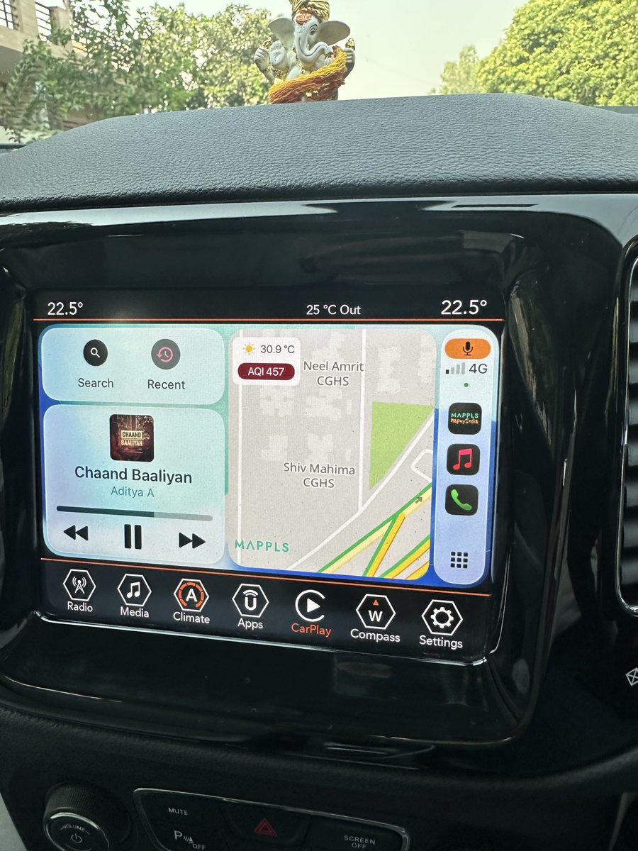 AnShUvash's tweet photo. @mappls now thers no navigation marker. New bug for apple carplay from ur app https://t.co/rocXJ5tOIt