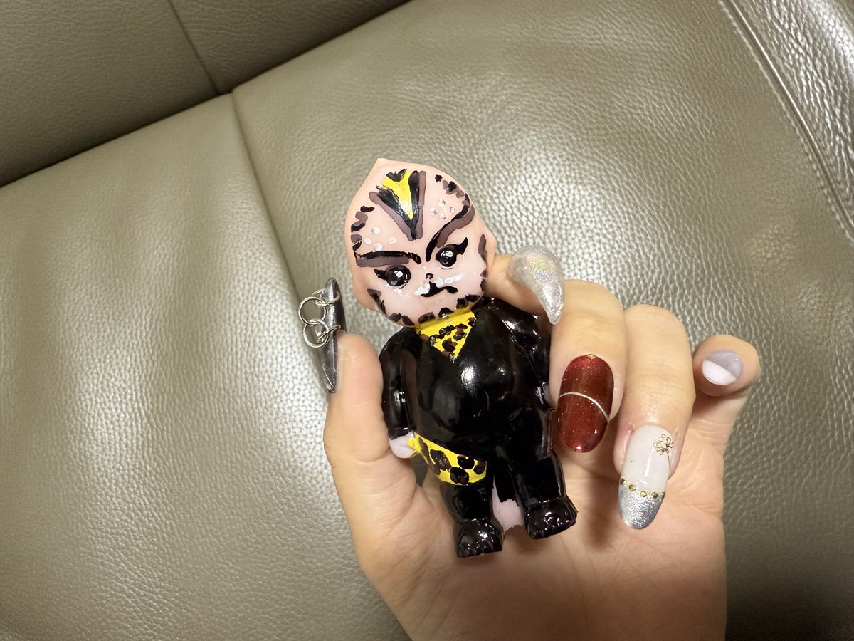 Cats_gilbert's tweet photo. おもちゃと人形自動車博物館でチケットがわりのキューピー絵付け体験してきました。
記憶だけでタガーメイクしたら色々間違えてた…… https://t.co/dqg0hLxL0b