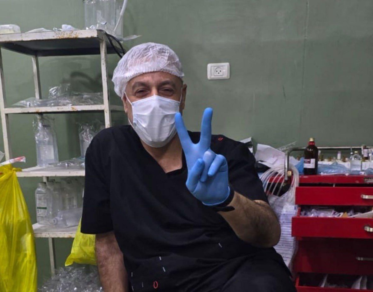 Marchfoward's tweet image. TERKINI 

ALLAHUAKBAR 

Mahkamah Israel membuat keputusan untuk menambah hukuman penjara selama lagi 6 bulan tanpa bicara kepada Pengarah Hospital Kamal Adwan, Dr Hussam Abu Safiya

Dr Hussam Abu Safiya sudah ditahan 10 Bulan sejak ditahan pada 27 Disember 2024 di Utara Gaza…