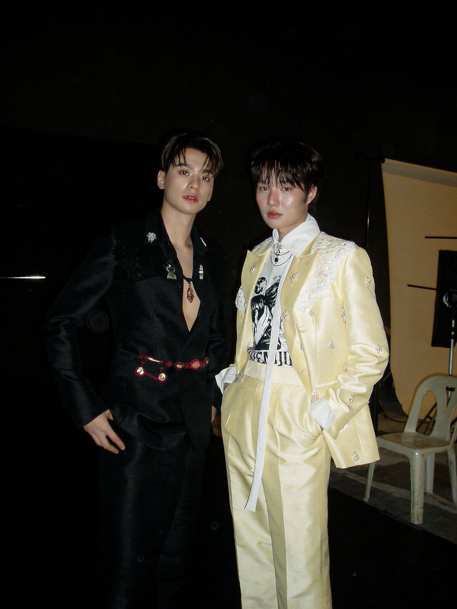 issuethailand's tweet image. อวดรูปสุดเอ็กซ์คลูซีฟ เอาใจแฟนๆ เขมจิรา ซีรีส์กันเต็มที่! 💥
พร้อมรึยังแฟนๆ? มารับชมโชว์สุดพิเศษไปด้วยกัน🇹🇭🔥
#issuexkhemjira
#ISSUEThailand
#madeinthailand