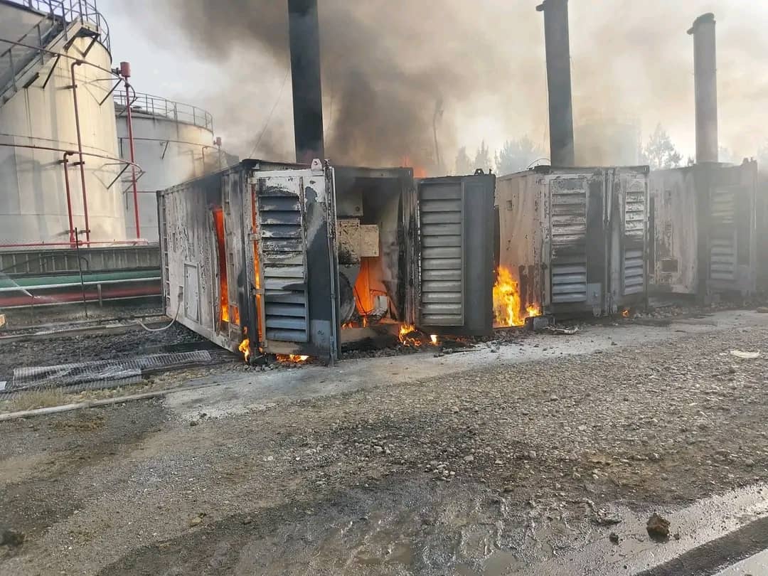 Seventeen hours after the signing the ceasefire agreement between the Kinshasa regime and the M23/AFC Movement in Doha, the Kinshasa regime launched intense bombardments on densely populated areas held by M23 in South Kivu. ellenkampire.com/2025/10/15/kin…