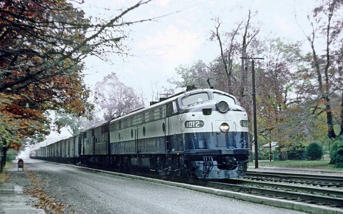 SantaFeAlways's tweet image. RF&P 1012
Train 85, The Everglades
Creeping through Ashland, VA
November 16, 1968
Roger Puta Collection
Description by Marty Bernard
Public Domain 🇺🇸