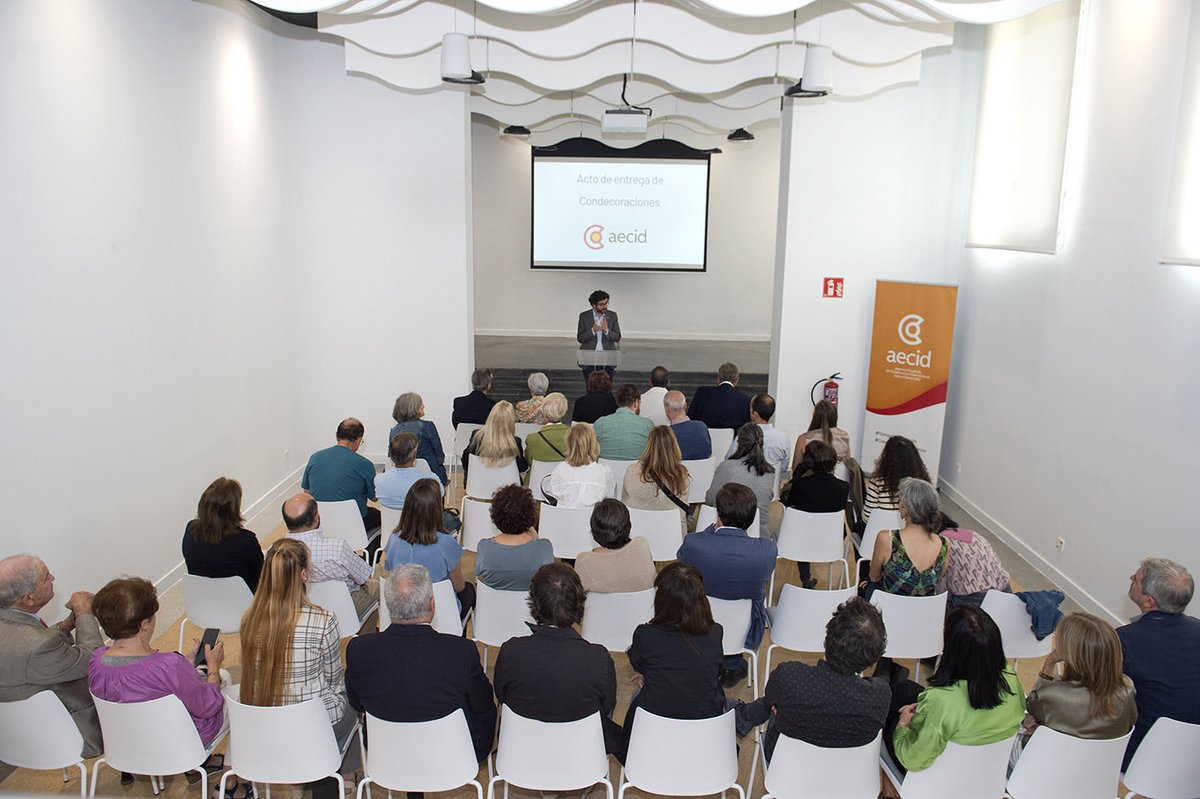 🙏El mejor activo <a href="/AECID_es/">AECID</a> <a href="/CooperacionESP/">Cooperación Española</a> es su gente. Profesionales y servidores públicos comprometidos por construir un mundo mejor

🥇Ayer entregamos merecidas condecoraciones a Amparo, Ramón, Sagrario, Jesús e Ignacio-compañeros recientemente jubilados que han dejado huella