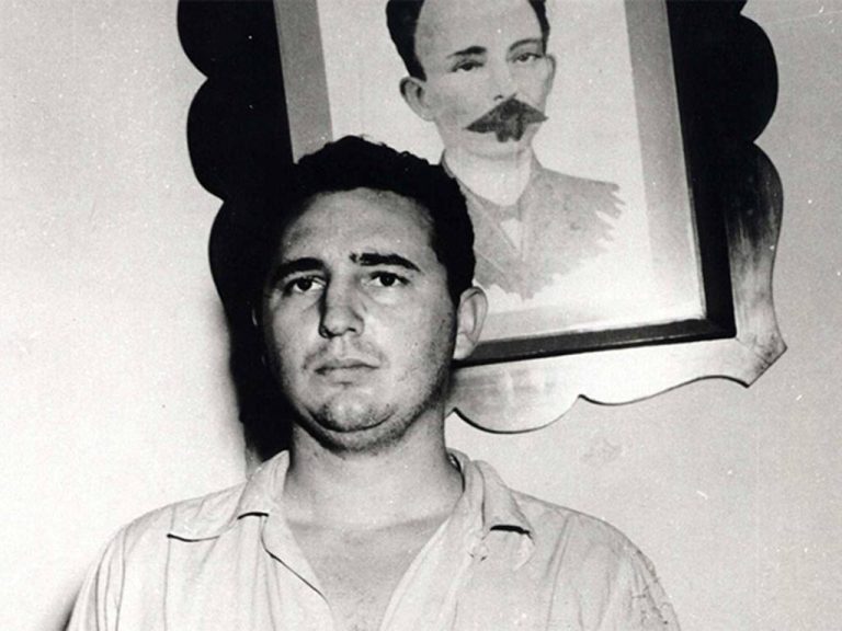 📌 El 16 de octubre de 1953, Fidel pronuncia su alegato de autodefensa La historia me absolverá y enuncia el Programa del Moncada, durante el juicio por los sucesos del Moncada, convirtiéndose de acusado en acusador.

#CiegodeAvila @rocde