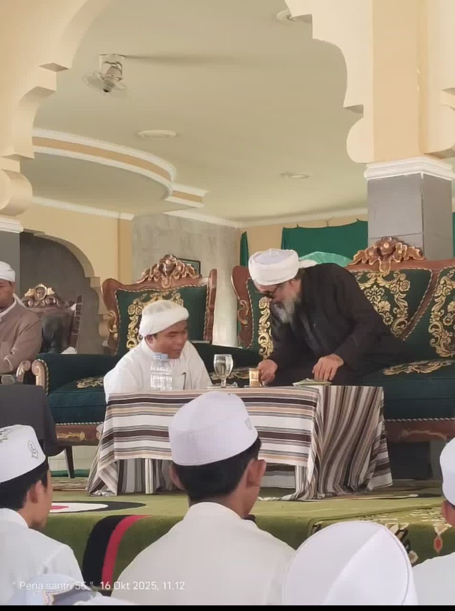 وَقَالَ الحسن رحمه الله :”لَوْلَا الْعُلَمَاءُ لَصَارَ النَّاسُ مِثْلَ الْبَهَائِمِ “
 
—“Sekiranya tidak ada para ulama, niscaya manusia akan menjadi seperti hewan.

إِنَّهُمْ بِالتَّعَلُّمِ يُخْرِجُونَ النَّاسَ مِنْ حَدِّ الْبَهِيمَةِ إِلَى حَدِّ الْإِنْسَانِيَّةِ.