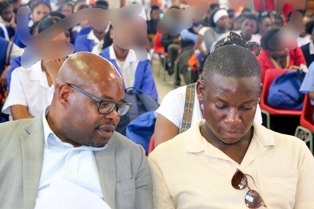 gpgSocDev's tweet photo. About 400 learners from various schools within the #CentralCorridor such as such as Westbury, Noordgesig, Coronation, Bennet Isaacson, Phumla LSEN School inclusimg amatjitji gathered at #Noordgesig to dialogue and raise issues affecting them.
#GrowingGautengTogether https://t.co/rwFEErfEnB