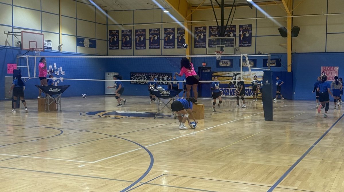 Game Day! -10/16/2025-
The Blue and Gold vs Big Spring Middle School
Location: Lincoln Middle School

7th/8th B Teams play at 4:30 pm
7th/8th A Teams play at 5:30 pm

The 7th Grade Blue and Gold are preparing for Big Spring this morning! Lets Go!