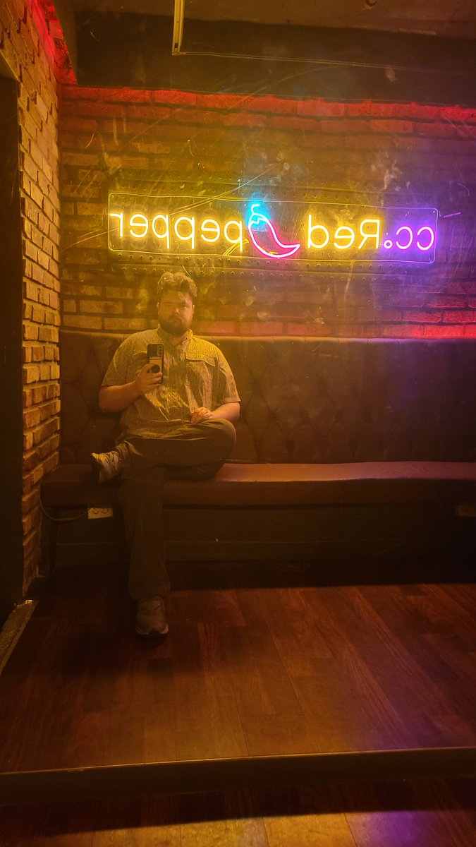 First Red Pepper Experience: 10/10
People:✅️
Atmosphere:✅️
Drinks:✅️