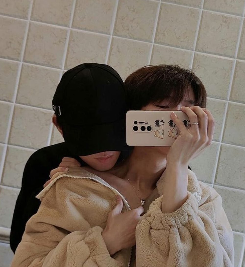 captk1ng's tweet image. ⠀
Gotta show to the whole world who you belong to, my star.
⠀