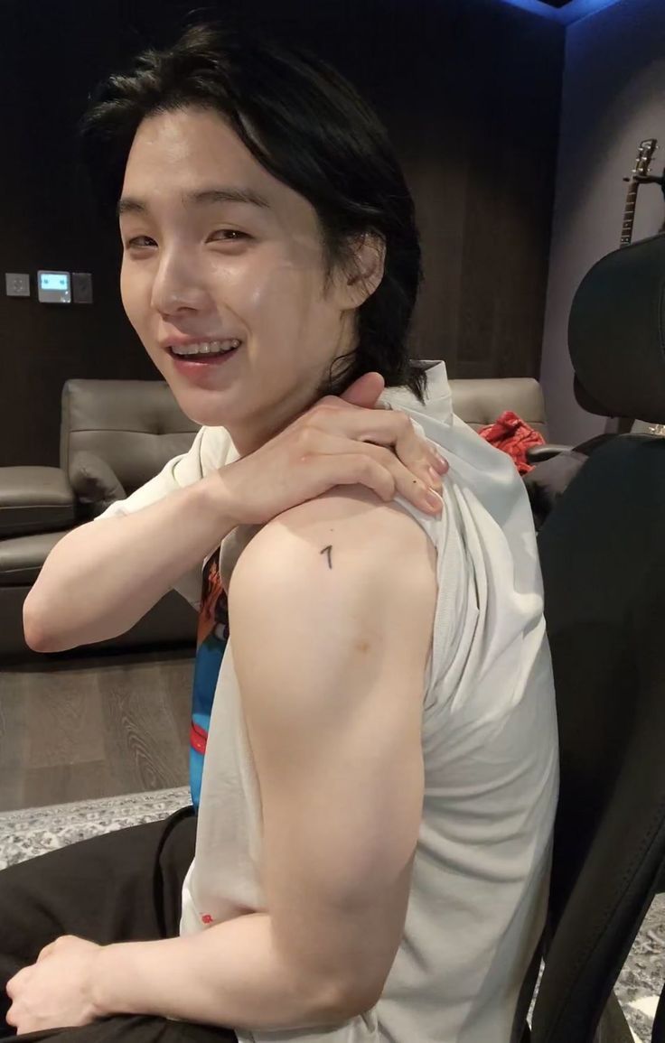 armyflowershop's tweet image. Happy #ThirstyThursday ARMY &amp;amp; remember #BTSis7