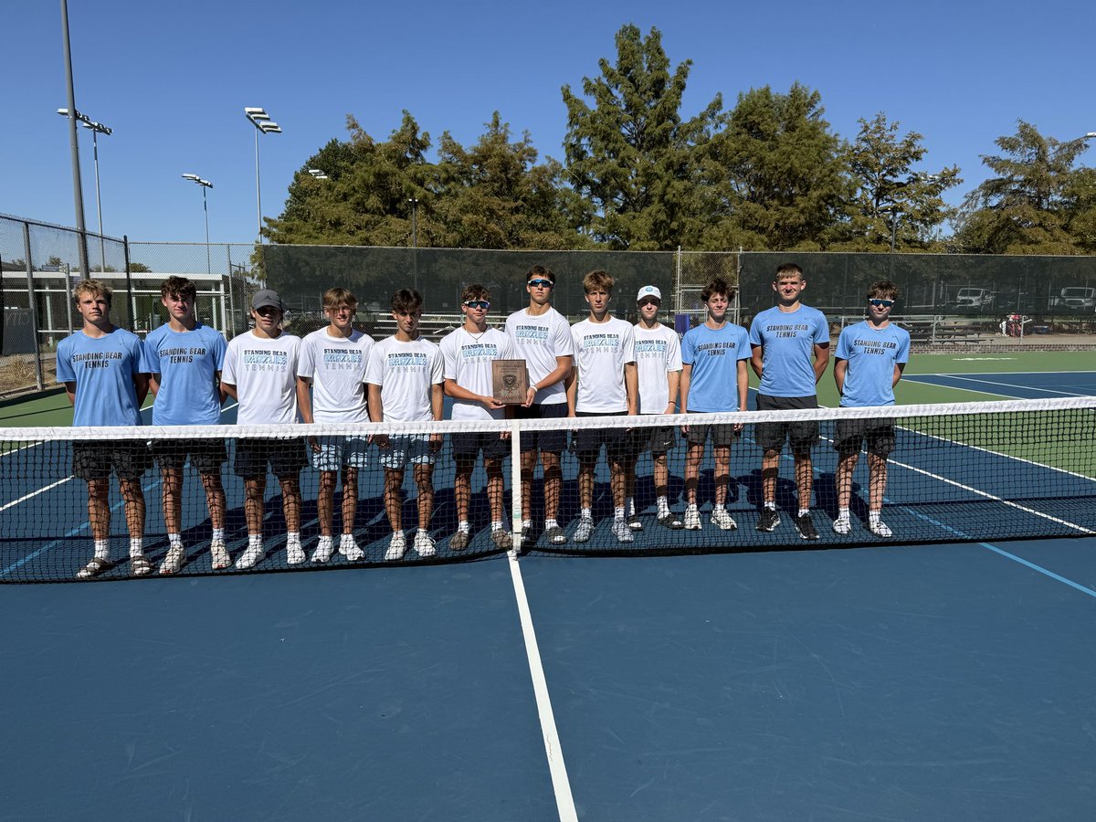 Congratulations to the Boys Varsity team on earning the best state seeds in the history of LSB Tennis including our first ever 1 Seed!
Sam 6 seed 1 singles
JT 1 seed 2 singles 
Emmitt/Zach 9 seed 1 doubles
Jackson/Jaxson 3 seed 2 doubles!
Way to go guys!