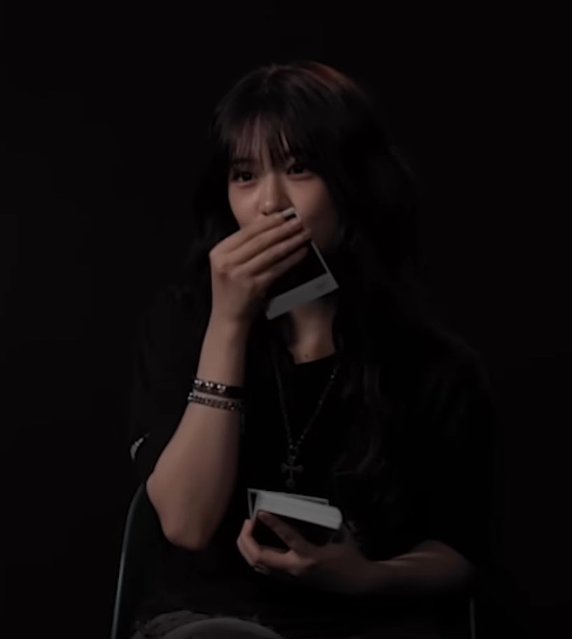 아니 근데 유진이 폴라 두께 좀 봐…15분 안에 단서를 몇 개 찾은거야