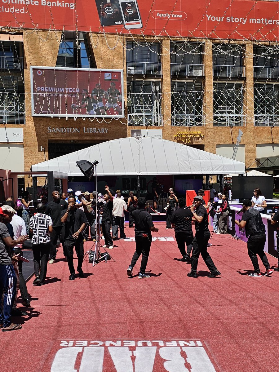 The vibes are still on the red carpet at #NetflixBadInfluencer. I'm not trying to be a bad influence, but you need to close your laptop and land!