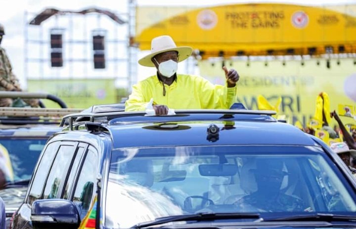 KooziSamson's tweet photo. HE @KagutaMuseveni has arrived in Terego.
Terego is Yellow💛 
#ProtectingTheGains https://t.co/UjHeX7Gm7F