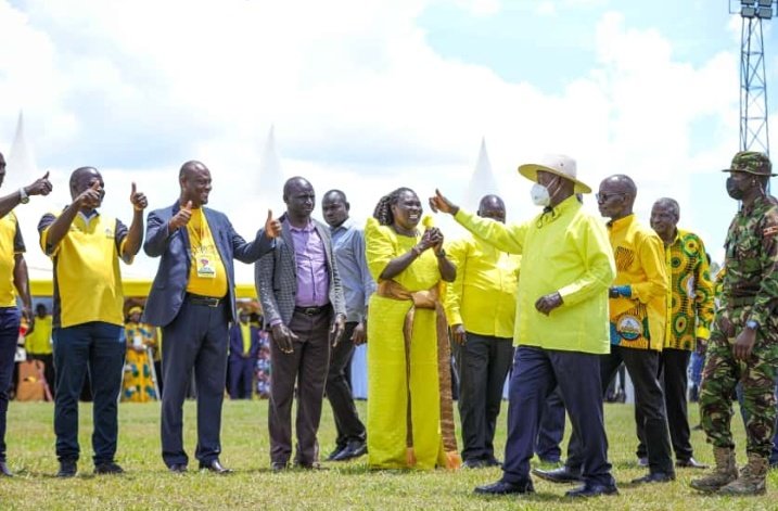 KooziSamson's tweet photo. HE @KagutaMuseveni has arrived in Terego.
Terego is Yellow💛 
#ProtectingTheGains https://t.co/UjHeX7Gm7F