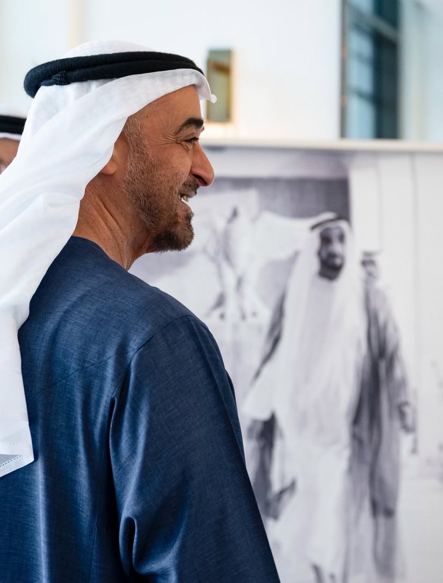 7sainaljassmi's tweet photo. فِــعل بــو خــالد نماريبه 
بـالفعل هــو زايد الثاني 
زيَّــن الاوطــان ترتــيــــبه 
أشــهد أنِّـه الـقايد الباني
          
شعر نهيّان بن زايد بن سلطان آل نهيّان
ألحان وغناء حسين الجسمي 

#زايد_الثاني https://t.co/SMdd2pub4x