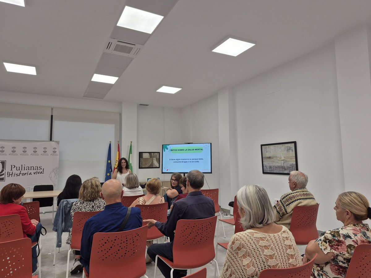 🧠 Taller con la psicóloga Natalia para reflexionar y desmontar mitos sobre salud mental, fomentando una mirada más empática y consciente. 💚