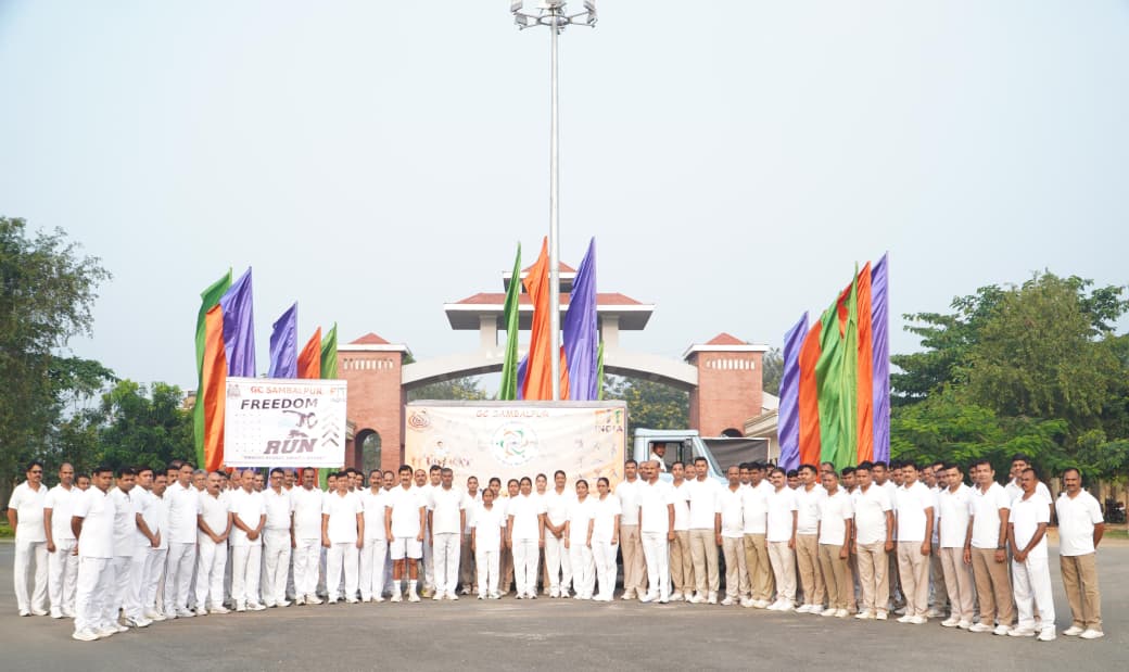 श्री संजय कुमार सिंह, पुलिस उप महानिरीक्षक,के मार्गदर्शन में ग्रुप केंद्र संबलपुर में “FIT India Freedom Run 6.0” (थीम–स्वच्छ भारत, स्वस्थ भारत) सामूहिक रन (दौड़) का आयोजन किया गया।
<a href="/crpfindia/">🇮🇳CRPF🇮🇳</a> 
<a href="/OdishaSector/">OdishaSector@CRPF</a> 
<a href="/rcwasbp/">rcwasbp</a>