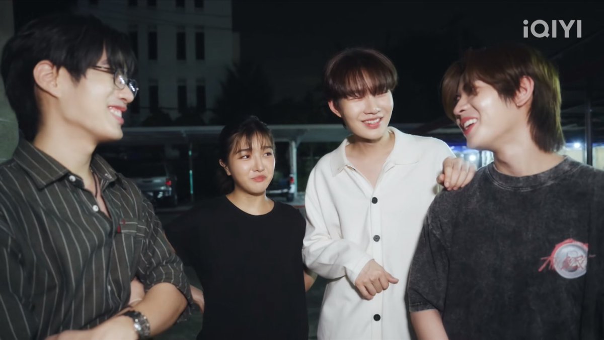 Bts ซีนพรมน้ำมนต์ชาญเจต — น้ำปิงบอกว่าตอนที่พักกล้อง พี่เติ้ลนั่งยิ้มอยู่คนเดียว น้ำปิงพูดอะไรพี่เติ้ลก็ยิ้มอยู่อย่าง 

🐶: พอได้ดู playback เห็นชาญมีความสุข แบบว่าซีนมันน่ารักก

🐰: * ยิ้มเขิน * หูแดงจ้วย y — y

/ ฮื่่่อ ซีนนี้มีคนเขินกันจริงค่ะะะ พี่เจนนิษฐ์รีแอคแทนไปหมดแล้ว ㅜ