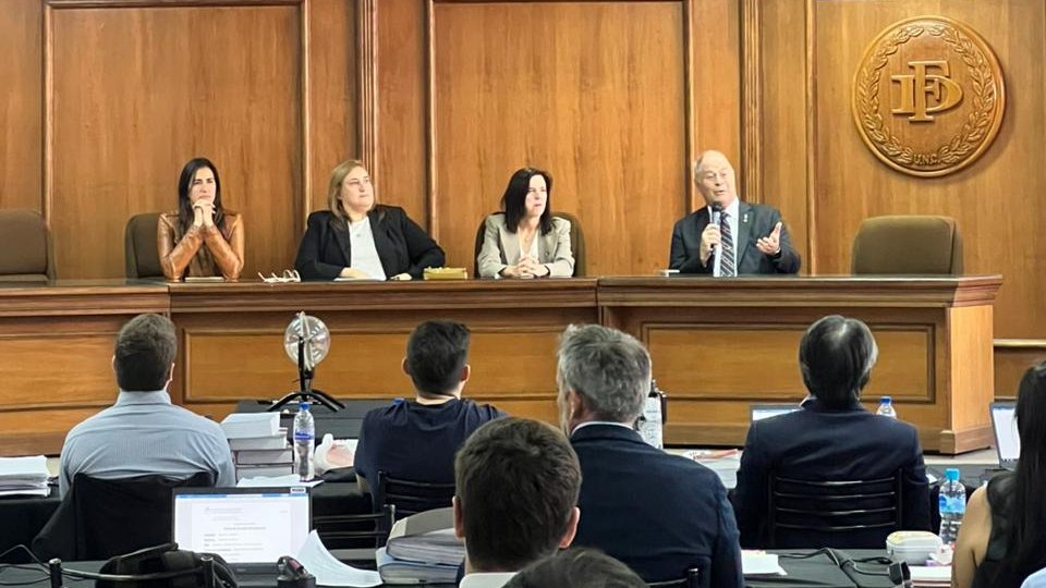 Hoy llevamos adelante el examen del Concurso N.º 522 para el Tribunal Oral en lo Criminal Federal de San Luis, con la participación de 57 postulantes.

⚖️ El jurado estuvo integrado por magistrados y docentes especializados en Derecho Constitucional y Penal. Desde el