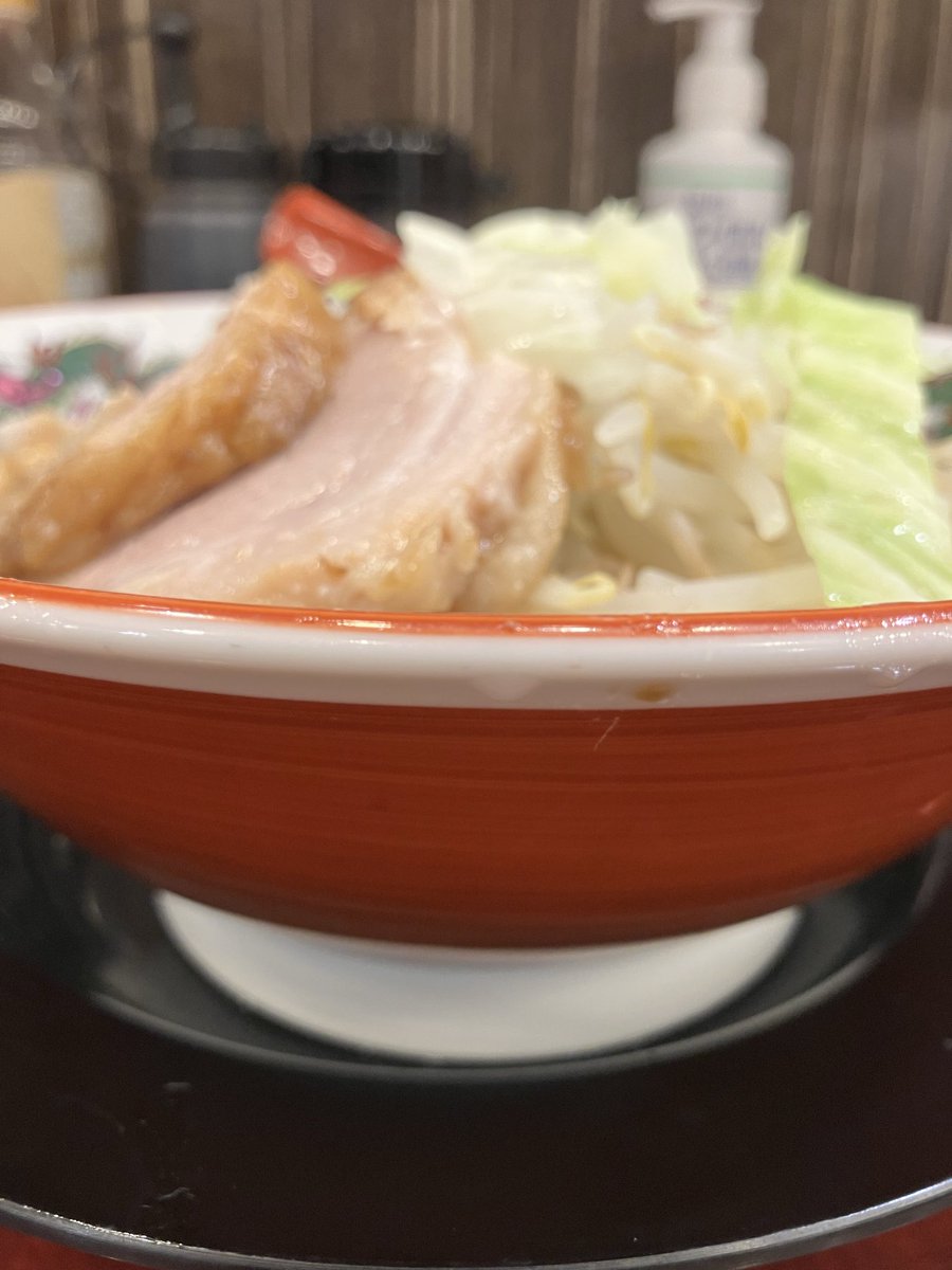 また食べたくなったので、食べてきました。

最近、自分が住んでいる所の最寄駅前に出来た店です。