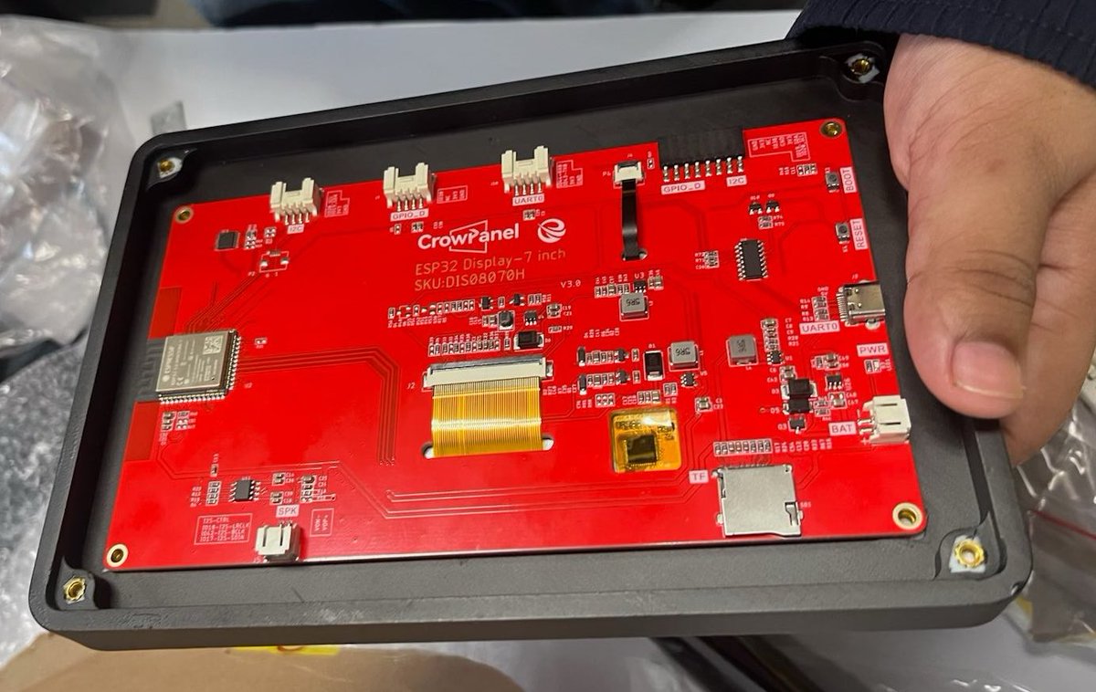 SanketMarathe09's tweet image. Pragmatism > Perfection. A lesson from our latest hardware sprint @Saafwater
Our 1st attempt at a display was a custom 7" ESP32-S3+LVGL. It was bulky and low-res. After finding RasPi displays too costly, we pivoted to a simple Android tab
A fast, pragmatic move. #buildinpublic
