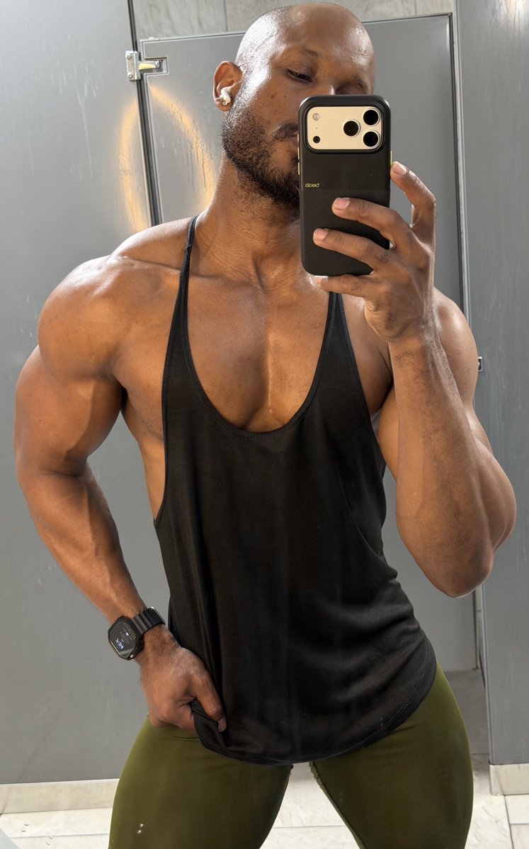 fer_schez's tweet image. Satisfaction 😍 • 🖤 💚
¿Le dieron? #fitness #gym #workout #muscle #plantbased #vegan • 🌱 💪🏾 🦍 🪨 🍫
