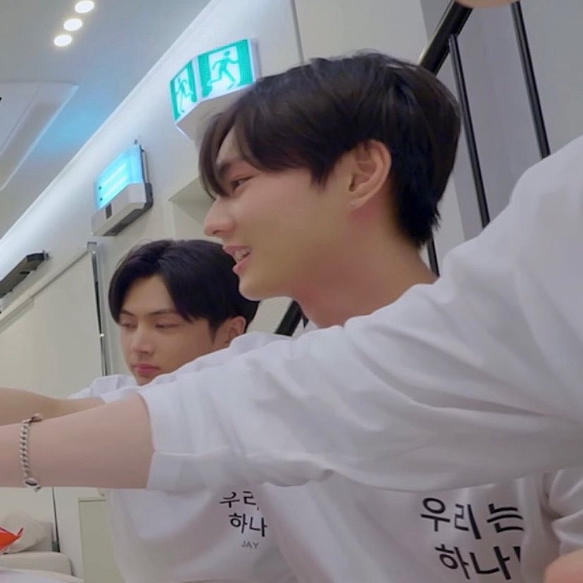 catwongi's tweet image. 맥주 한 캔 마시고 바로 빨개진거 봐 ㅠㅠㅋㅋㅋㅌㅋㅋㅋㅋㅋㅋㅋㅋㅋㅋㅋㅋㅋㅋㅋㅋㅋㅋ