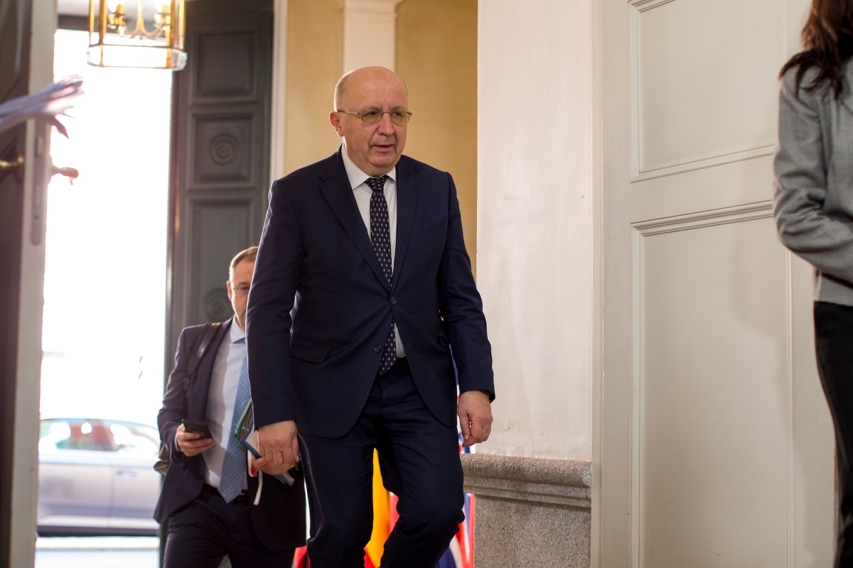 Euractiv's tweet image. Space and defence could share next €131 billion EU budget 50-50, Commissioner says dlvr.it/TNjWQJ